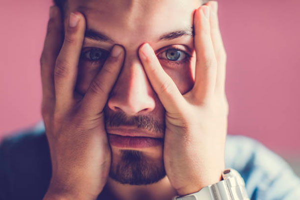 Почему дергается глаз? 12 возможных причин